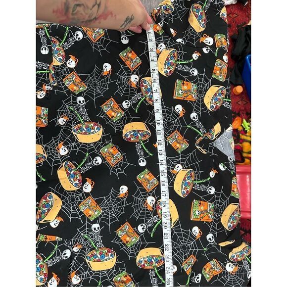 Serene Uniforms Halloween Skull Spooky Candy Bowl Scrub Top Size 2XL Festive - Picture 9 of 10